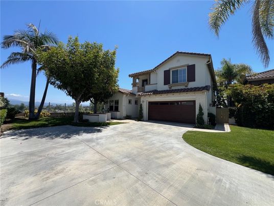 Attached, Exterior, Facade, Mediterranean