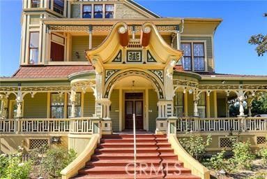 Exterior, Facade, Queen Anne Victorian