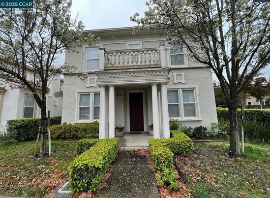 Exterior, Facade, American Foursquare