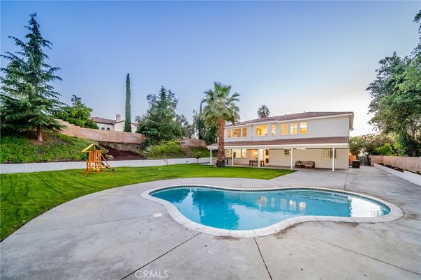 Exterior, Playground, Pool