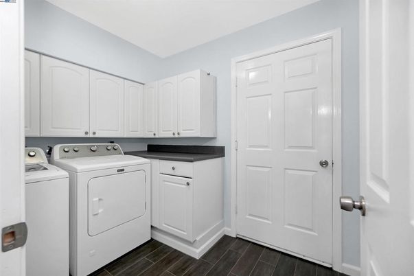 Interior, Washer, Wood Texture Flooring