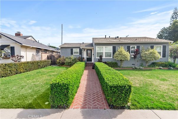 Backyard, Exterior, Facade, Ranch