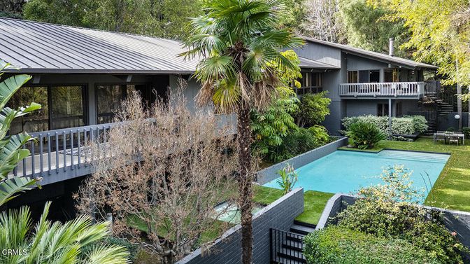 Exterior, Pool