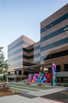 Backyard, Exterior, Facade, Highrise