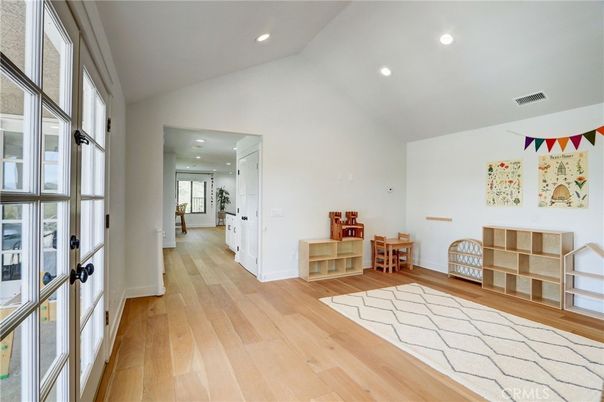 Interior, Recessed Lighting, Wood Texture Flooring