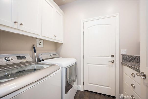 Interior, Washer, Wood Texture Flooring
