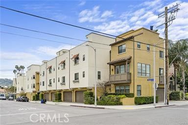 Exterior, Facade, Rowhouse