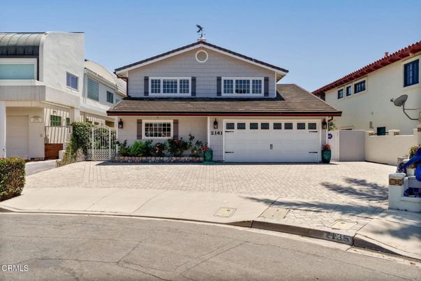 Attached, Exterior, Facade, American Craftsman