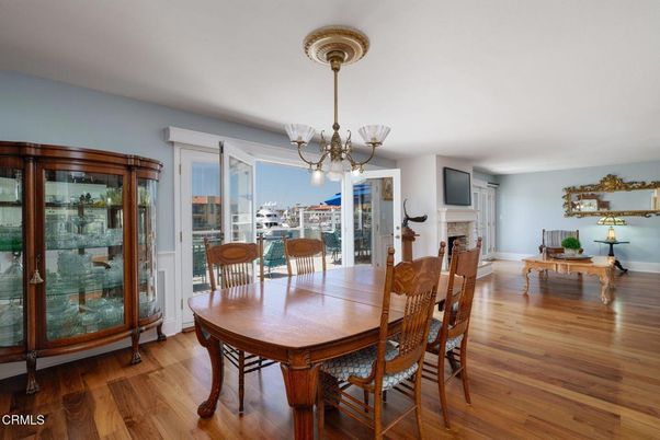 Chandelier, Dining room, Fireplace, Interior, Wood Texture Flooring