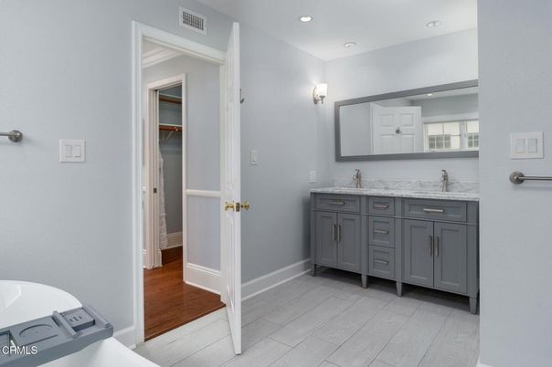 Bathroom, Interior, Recessed Lighting, Wood Texture Flooring