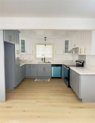 Interior, Kitchen, Pendant Lights, Wood Texture Flooring