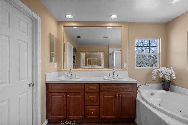 Bathroom, Dual Sink Vanities, Interior, Recessed Lighting