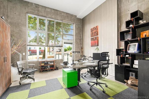 Home Office, Interior