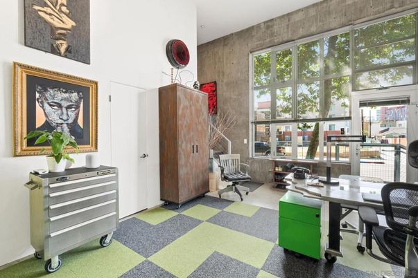 Home Office, Interior