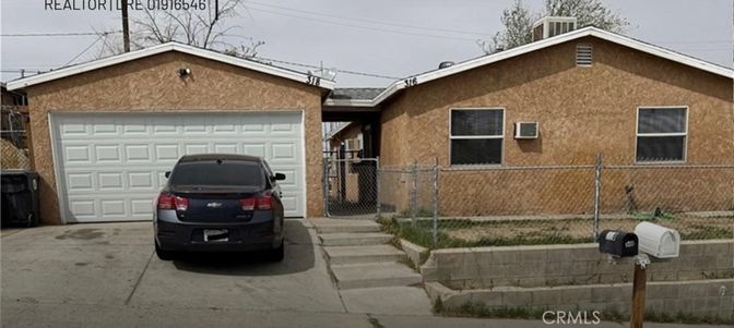 Attached, Exterior, Facade, None