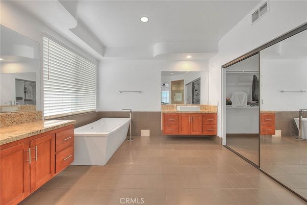 Bathroom, Dual Sink Vanities, Free Standing Baths, Interior, Recessed Lighting