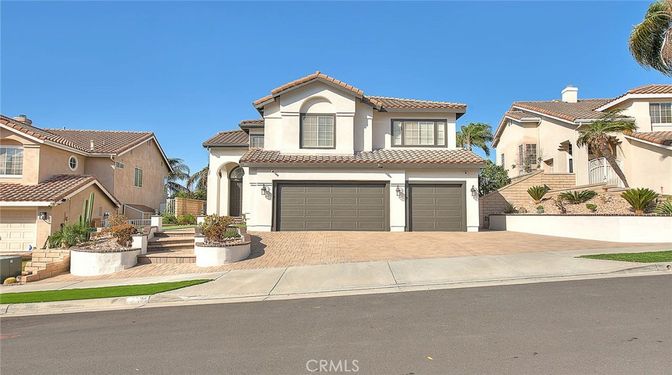 Attached, Exterior, Facade, Mediterranean