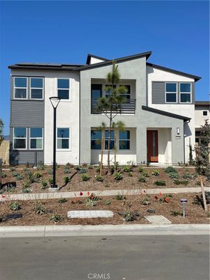 Exterior, Facade, Modern