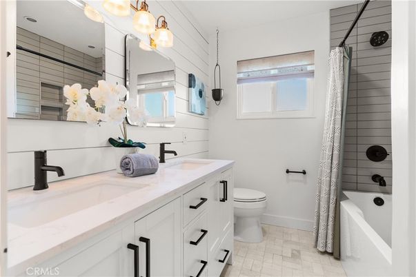 Bathroom, Dual Sink Vanities, Interior