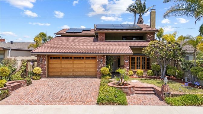 Attached, Exterior, Facade, Solar Panels, Mediterranean