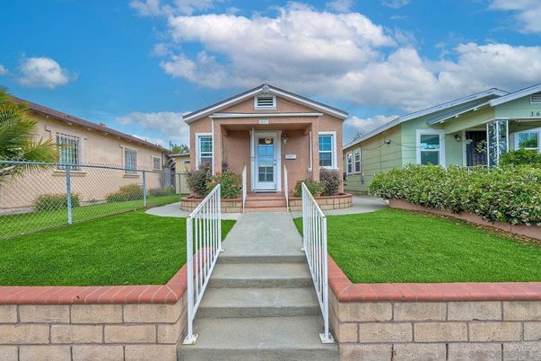 Exterior, Facade, Ranch