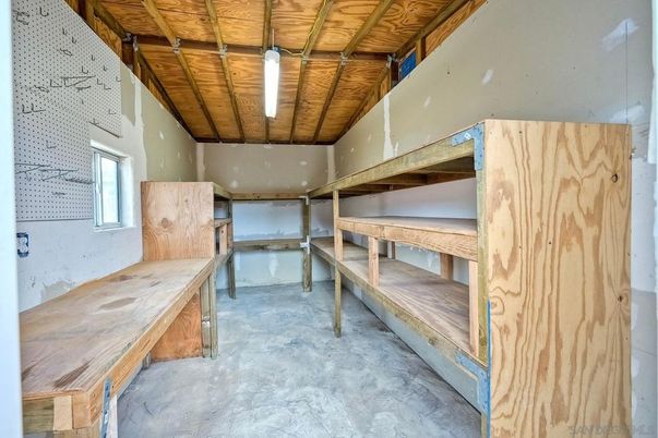 Empty room, Interior, Wooden Beams, Wooden Ceilings