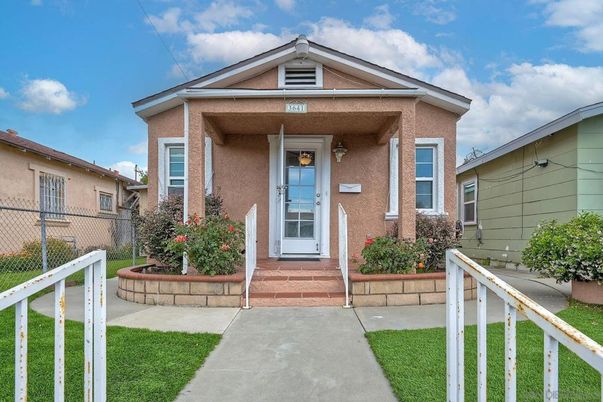 Exterior, Facade, None