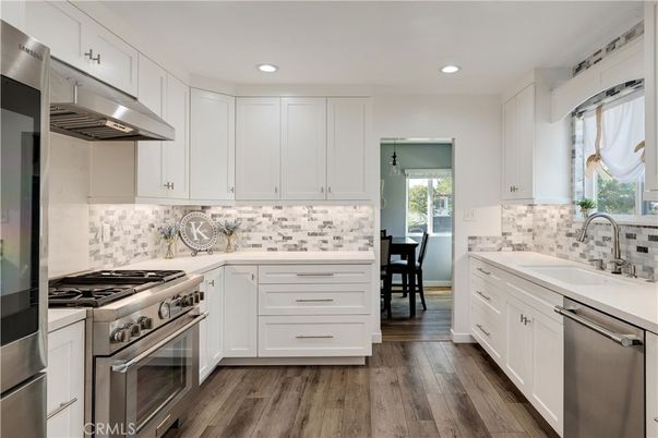 Dining room, Interior, Kitchen, Recessed Lighting, Stainless Steel Appliances, Wood Texture Flooring