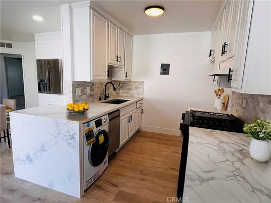 Interior, Kitchen, Recessed Lighting, Wood Texture Flooring