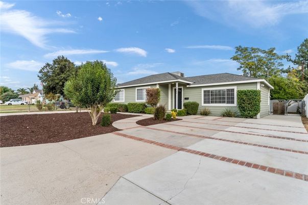 Backyard, Exterior, Facade, Ranch