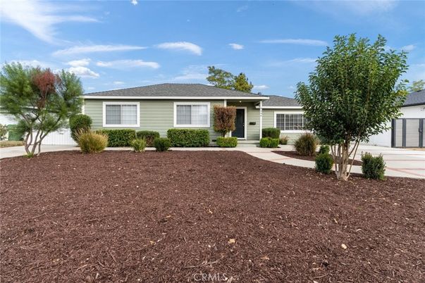 Backyard, Exterior, Facade, Ranch