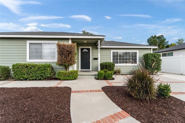 Exterior, Facade, Ranch