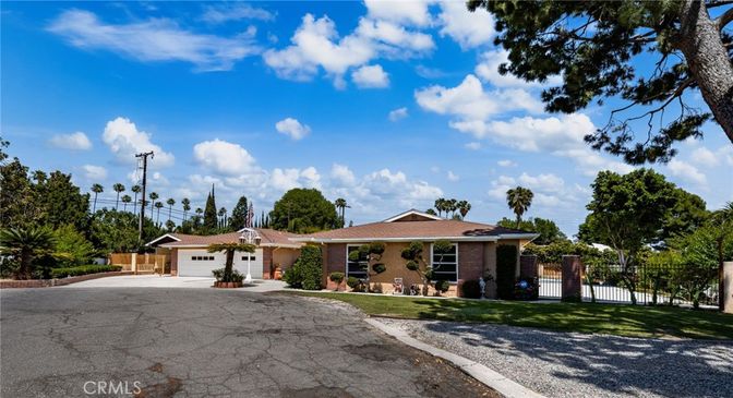 Attached, Exterior, Facade, Brick Facade, Ranch