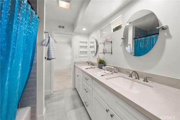 Bathroom, Dual Sink Vanities, Interior, Recessed Lighting