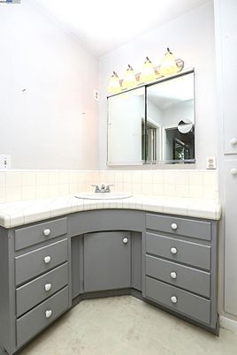 Bathroom, Interior, Tile Countertops