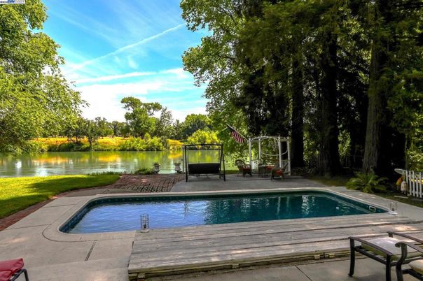 Exterior, Pool, Water
