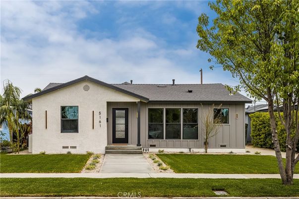 Exterior, Facade, Ranch