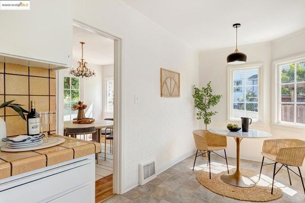 Chandelier, Dining room, Interior, Pendant Lights