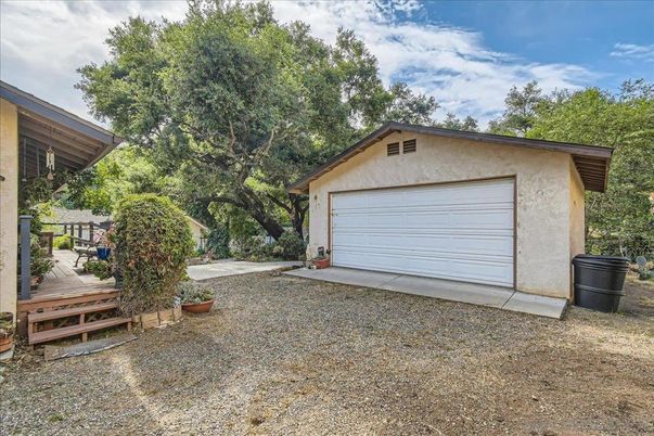 Detached Garage, Exterior