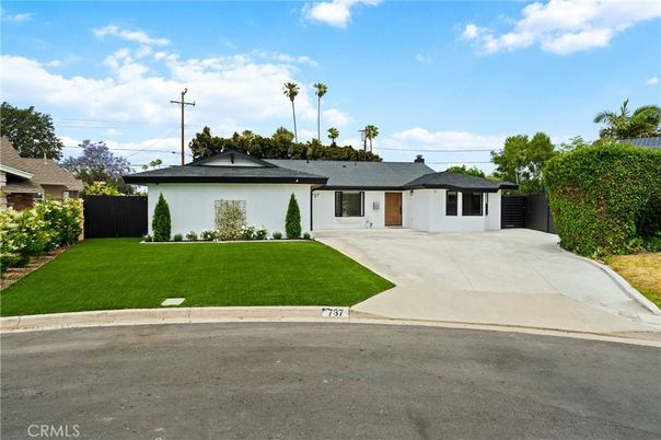 Backyard, Exterior, Facade, Ranch