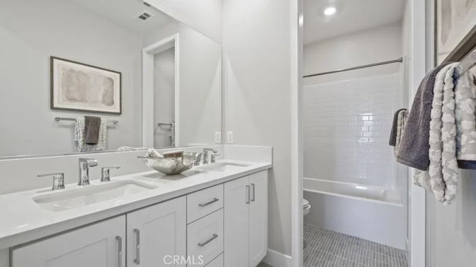 Bathroom, Dual Sink Vanities, Interior, Recessed Lighting