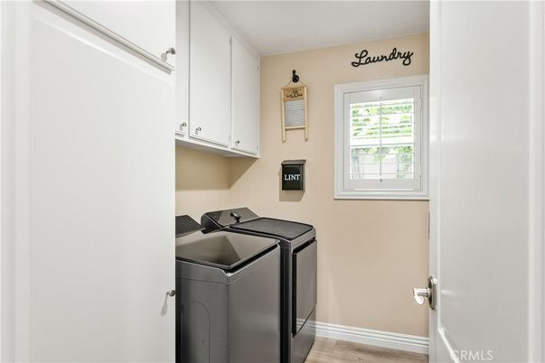 Interior, Washer, Wood Texture Flooring