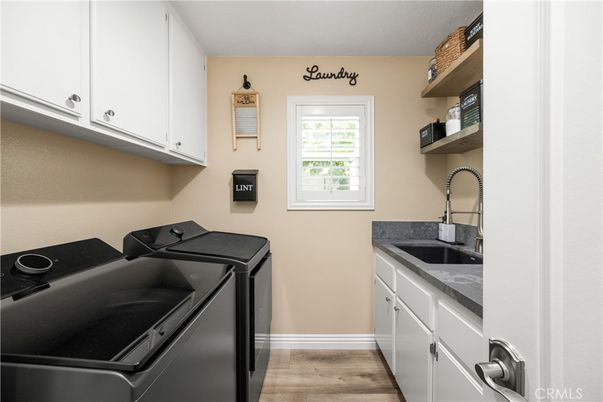 Interior, Washer, Wood Texture Flooring