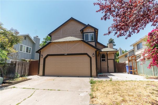 Attached, Exterior, Facade, American Craftsman