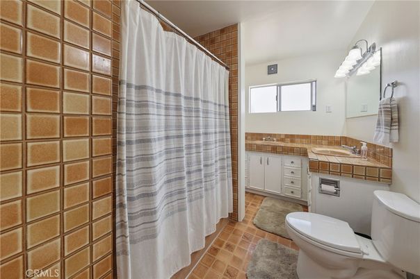 Bathroom, Interior, Tile Countertops
