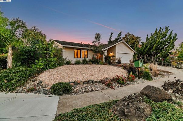 Backyard, Detached Garage, Exterior