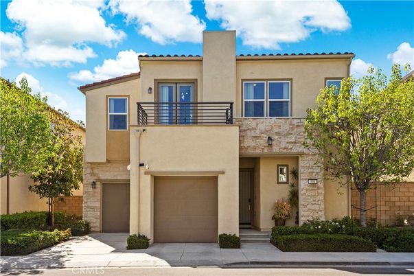 Attached, Exterior, Facade, Mediterranean