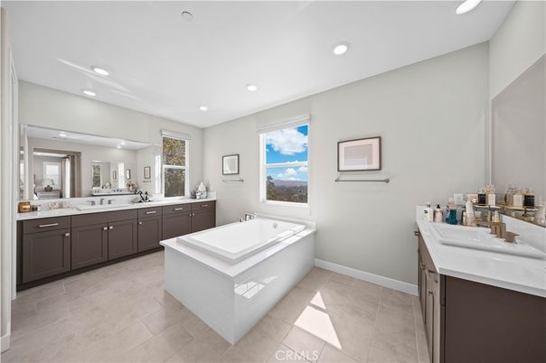 Bathroom, Dual Sink Vanities, Interior, Recessed Lighting