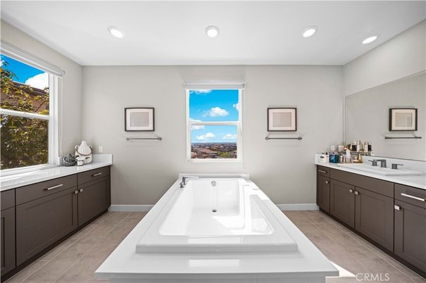 Bathroom, Dual Sink Vanities, Interior, Recessed Lighting