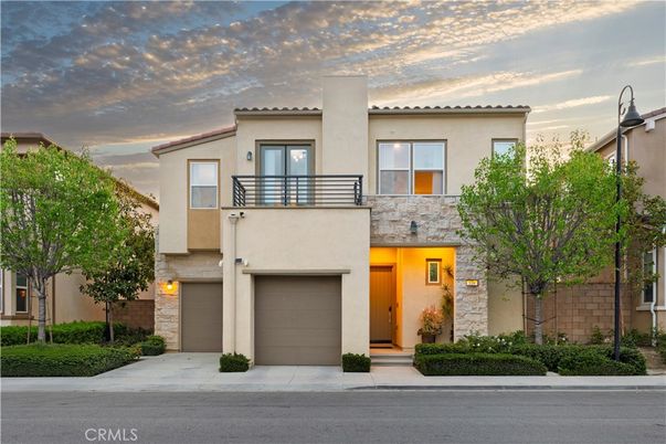 Attached, Exterior, Facade, Mediterranean